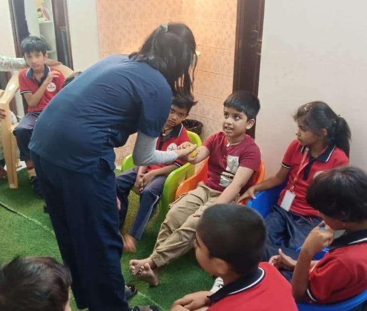 Group physical activity led by a therapist